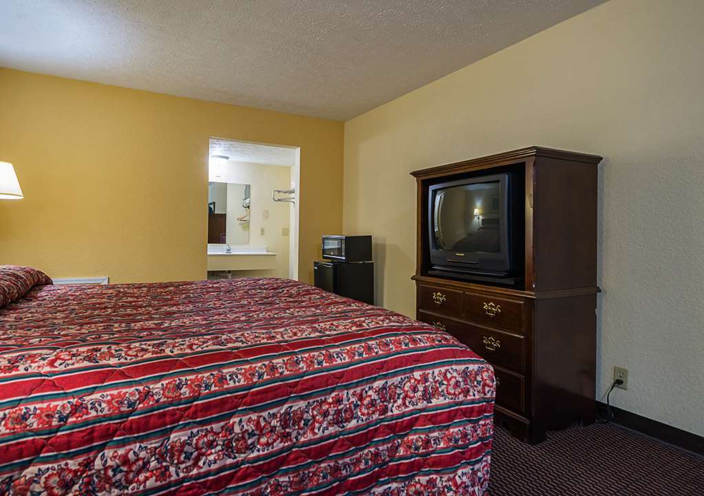 Relax Inn By Oyo Columbus Oh I 70 Room photo